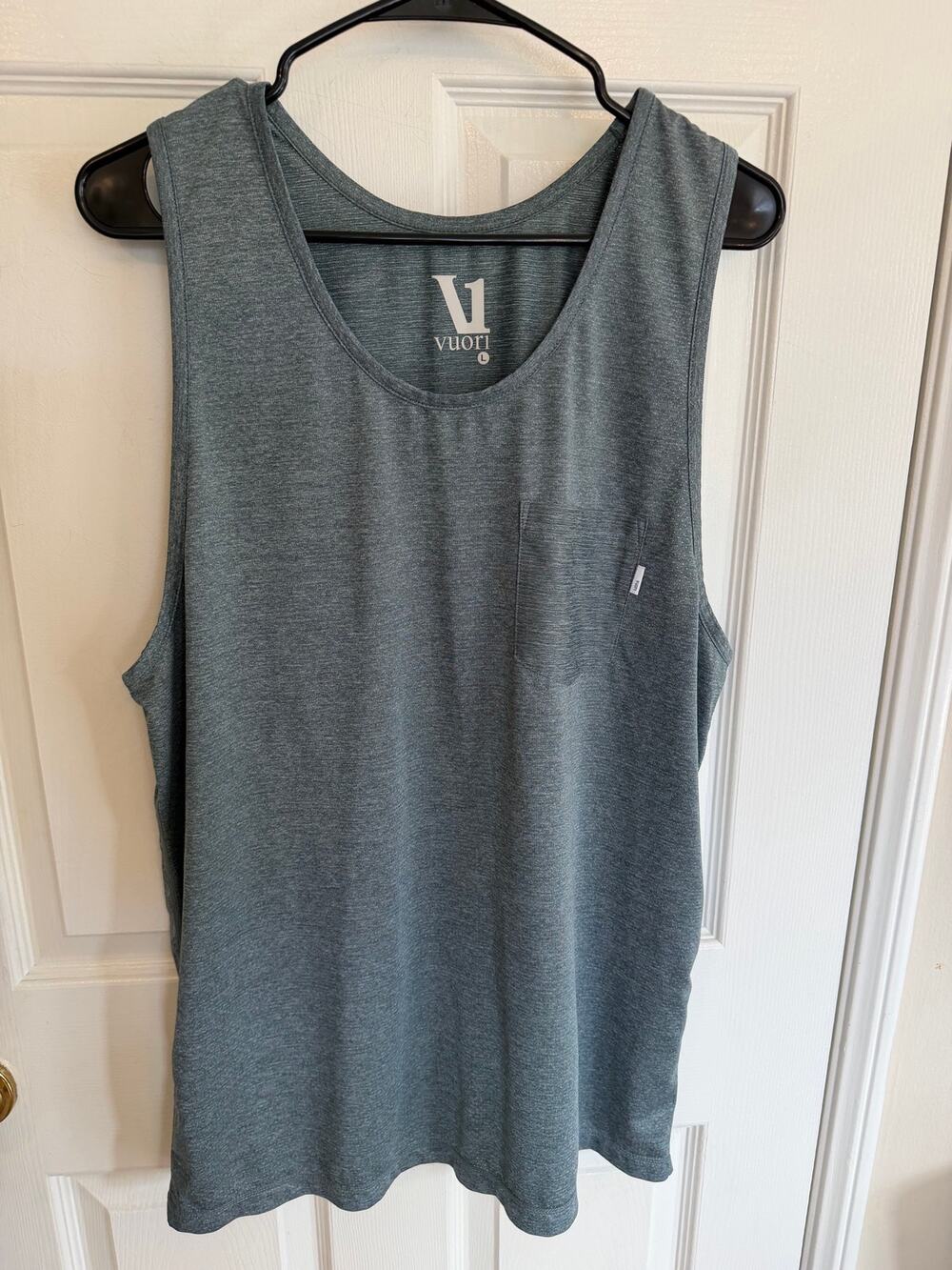 Vuori men’s Tradewinds Performance Tank Size L in blue green grey